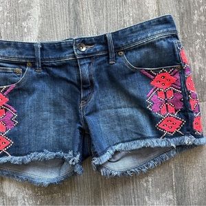♥️ROXY - EMBROIDERED JEAN SHORTS♥️